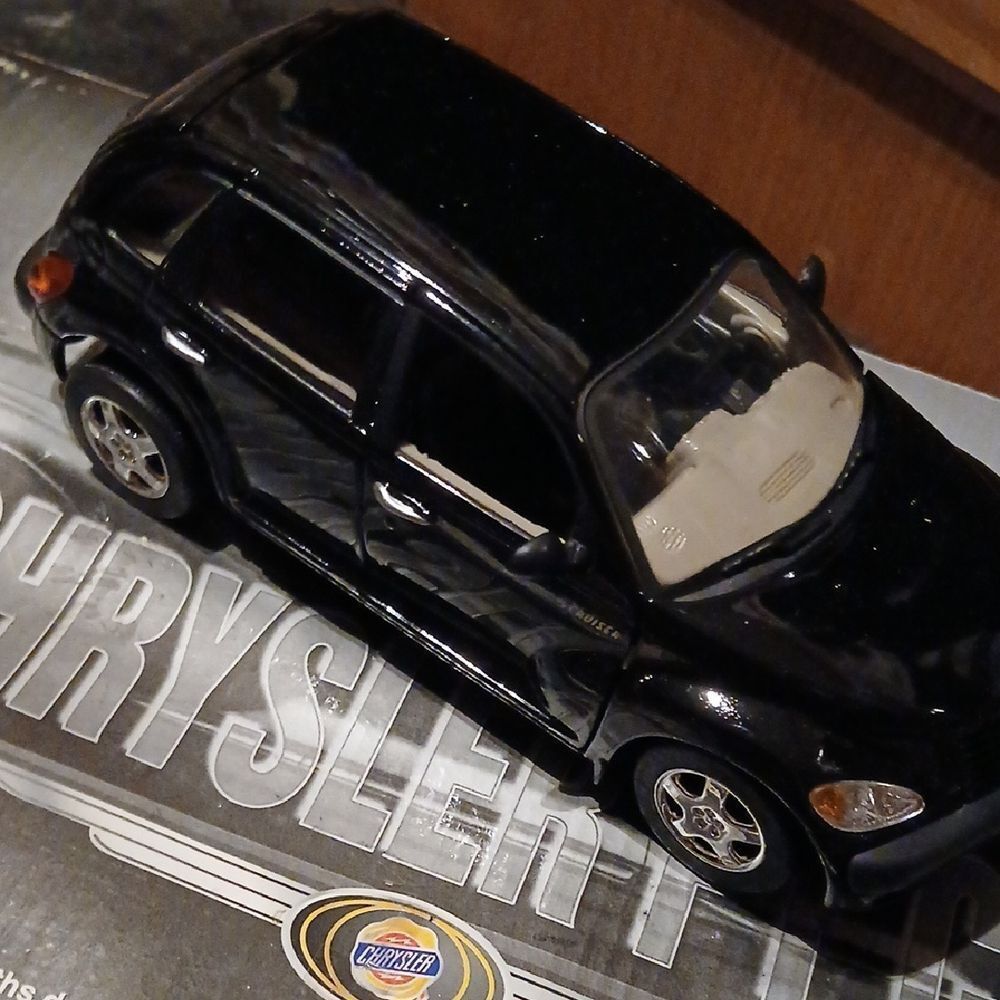 🤠2001 CHRYSLER PT CRUISER Die Cast 1:24 Scale Black Car